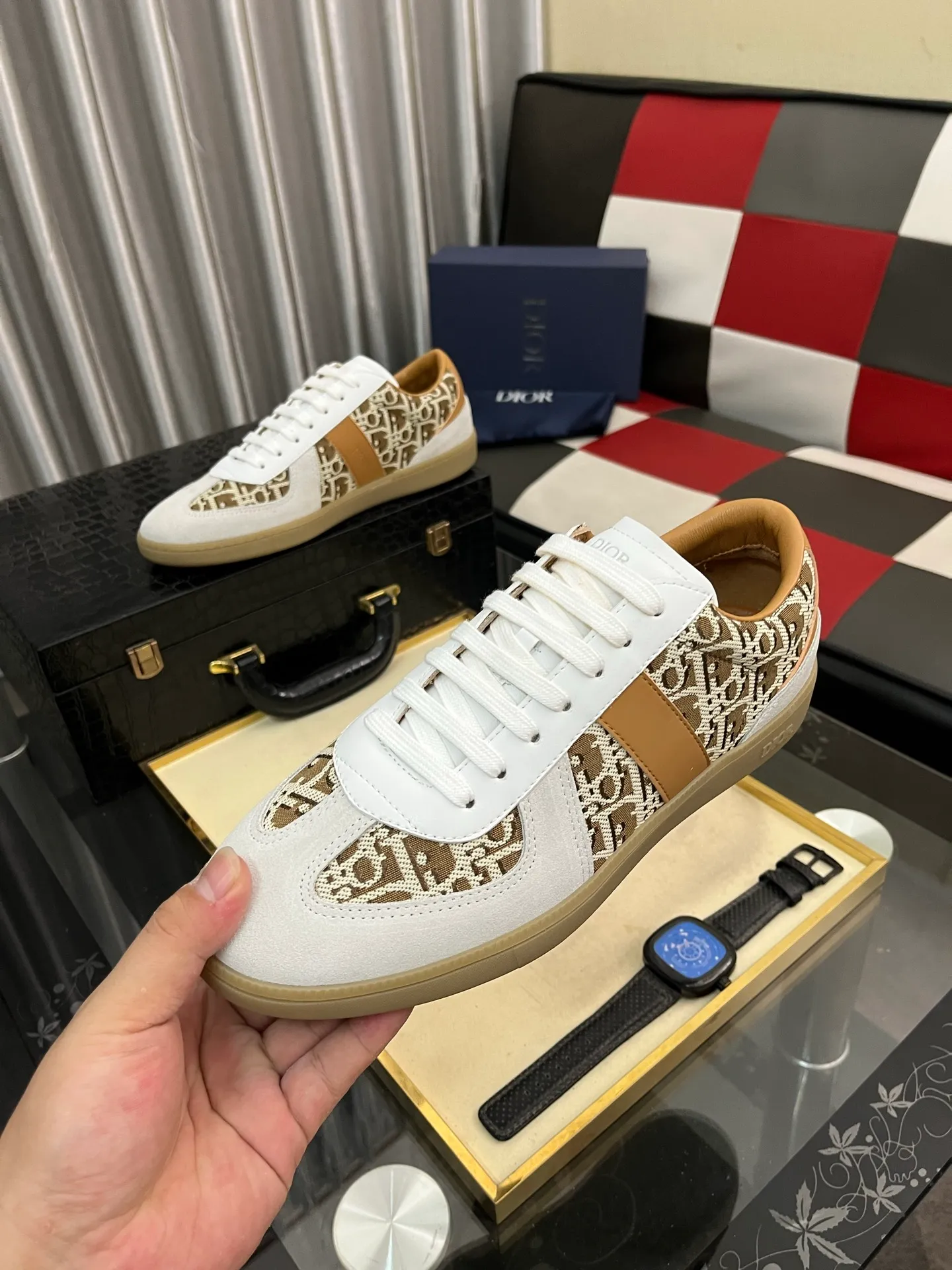 Men's shoes 💰380⌚️⌚️ 【Dior*DIAO】original quality.~ Unique modern style sneakers. 🏃A must-have casual shoe for trendy men😍😍 Original brand imported from Italy, imported original leather, sheep lining (refuses to discolor and grind feet) Sole: Original sole provided by the original factory, French lazy style design ⚠️Fit to the feet, original quality, super comfortable original sole. Code number: 38-445️⃣Colors available
